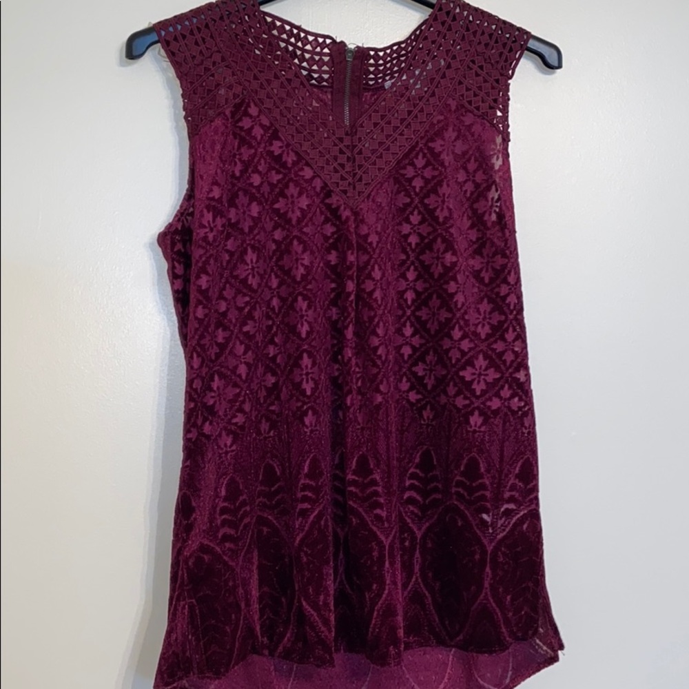 burgundy sleeveless top
